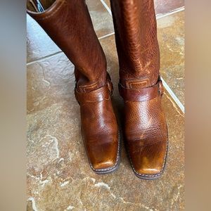 Leather boots FRYE use one time in a size 71/2 M, Neoprene Oil Resistant